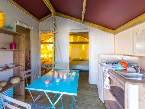 CANVAS AND WOOD TENT 4 people - Freeflower Standard 28m² - 2 bedrooms + covered terrace 8m² - without sanitary facilities