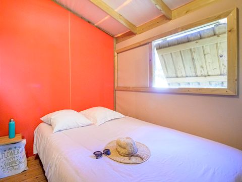 CANVAS AND WOOD TENT 4 people - Cosyflower Premium 38 m² - 2 bedrooms - TV + Dishwasher + Sheets + Towels