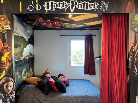 HÉBERGEMENT INSOLITE 4 personnes - Cabane Cinéma Harry Potter - Quartier réservé aux familles