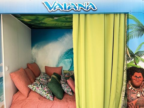 UNUSUAL ACCOMMODATION 4 people -  Cabane Cinéma Vaïana - Reserved area for families