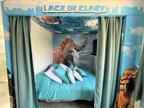 UNUSUAL ACCOMMODATION 4 people -  Cabane Cinéma Age de Glace - Reserved area for families