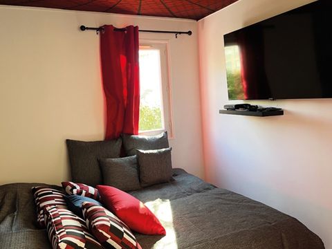 UNUSUAL ACCOMMODATION 4 people - Cabane Cinéma Spiderman - Family area