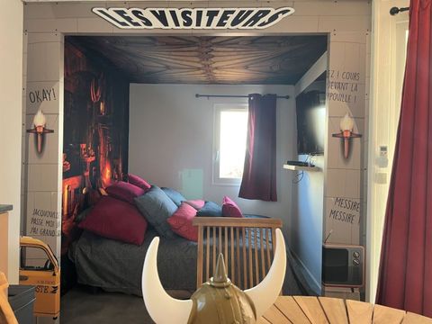 UNUSUAL ACCOMMODATION 4 people - Cabane Cinéma Les Visiteurs - Reserved area for families