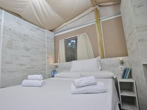 TENTE 4 personnes - LODGE TENT SUN (possibilité d'une 5ème personne supplémentaire dans un lit séparé)