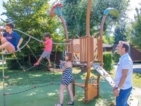 Camping Les Portes Du Beaujolais - Camping Rhône