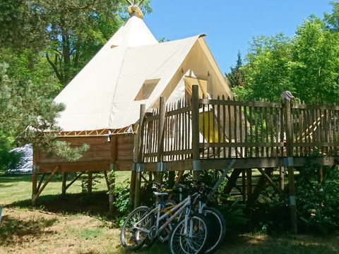 HÉBERGEMENT INSOLITE 4 personnes - LODGE TIPI sans sanitaires 18 m²