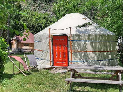 HÉBERGEMENT INSOLITE 5 personnes - YOURTE 4/5 personnes sans sanitaires 28 m²