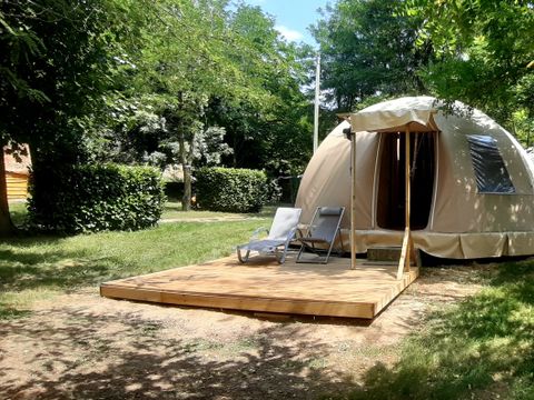 HÉBERGEMENT INSOLITE 4 personnes - WIGWAM avec sanitaires 27 m²