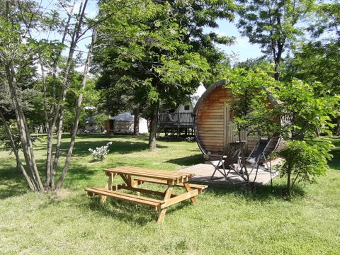 HÉBERGEMENT INSOLITE 2 personnes - TONNEAU D'y Vin 12 m² sans sanitaires