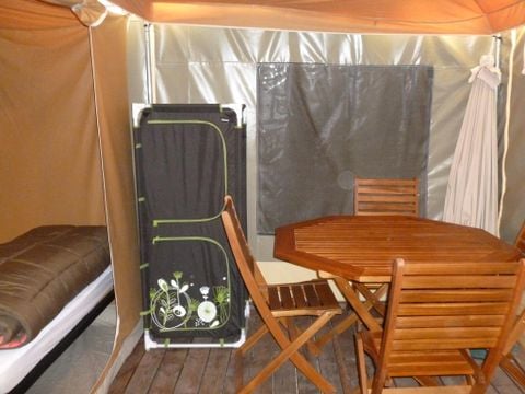 TENT 4 people - Fully-equipped tent (no sanitary facilities or heating)