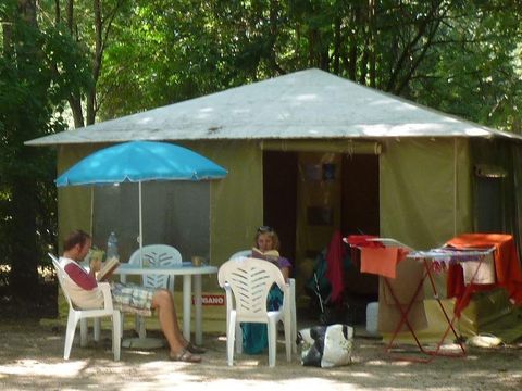 TENT 4 people - Fully-equipped tent (no sanitary facilities or heating)