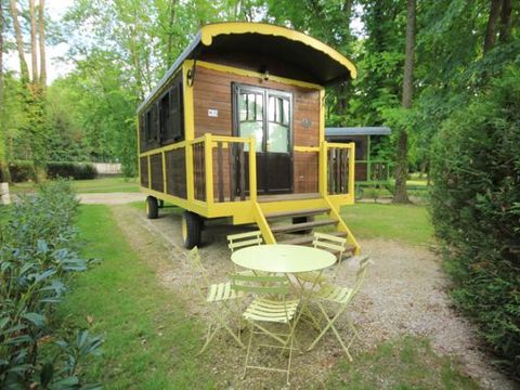 UNUSUAL ACCOMMODATION 5 people - GITE ROULOTTE