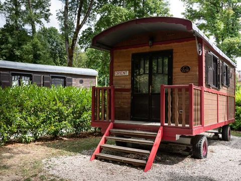 UNUSUAL ACCOMMODATION 5 people - GITE ROULOTTE