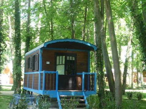 UNUSUAL ACCOMMODATION 5 people - GITE ROULOTTE