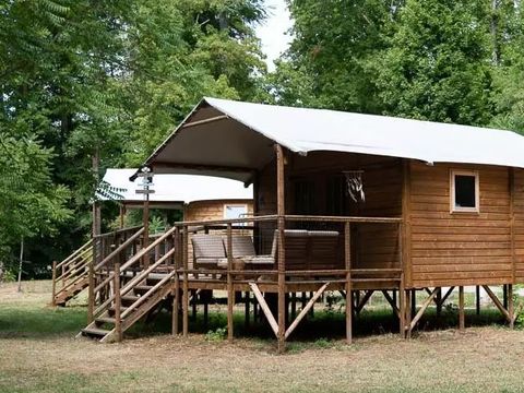 UNUSUAL ACCOMMODATION 5 people - THE TRAPPER'S HUT