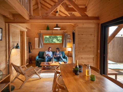 UNUSUAL ACCOMMODATION 2 people - CABANE SUR L'EAU with Jacuzzi