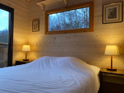 UNUSUAL ACCOMMODATION 2 people - CABANE SUR L'EAU with Jacuzzi