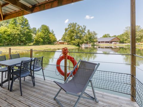 UNUSUAL ACCOMMODATION 2 people - CABIN ON THE WATER