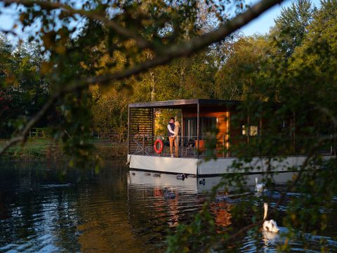 UNUSUAL ACCOMMODATION 2 people - CABIN ON THE WATER