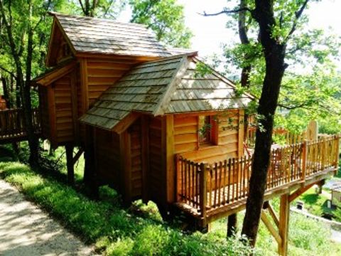 HÉBERGEMENT INSOLITE 6 personnes - Cabane Perchée Beaumont 6 pers.