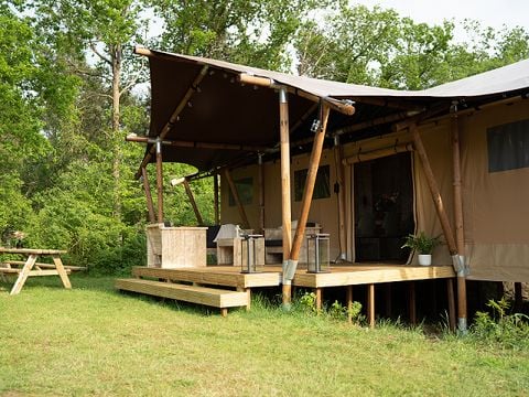 CANVAS AND WOOD TENT 7 people - luxury safari tent