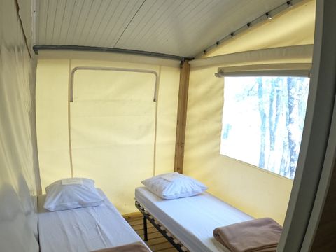 CANVAS AND WOOD TENT 4 people - Tithome with sanitary facilities (Saturday to Saturday from 06/07/24 to 31/08/24) 4 pers.