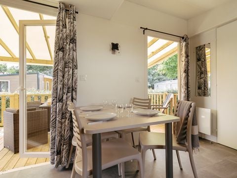 MOBILHOME 6 personnes - Mobil-home | Premium Azure | 2 Ch. | 4/6 Pers. | Terrasse surélevée | Clim.