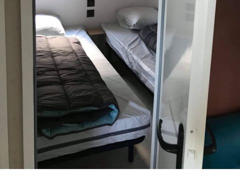 MOBILE HOME 6 people - PREMIUM MONTMIRAIL Air-conditioned- 3 bedrooms + dishwasher + TV (4 adults max+2 children)