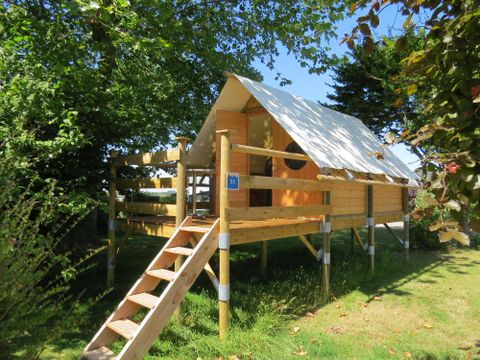 TENTE TOILE ET BOIS 2 personnes - Mini canadienne sur pilotis STANDARD 8 m² - électricité 10A - 1 chambre + Terrasse - sans sanitaires