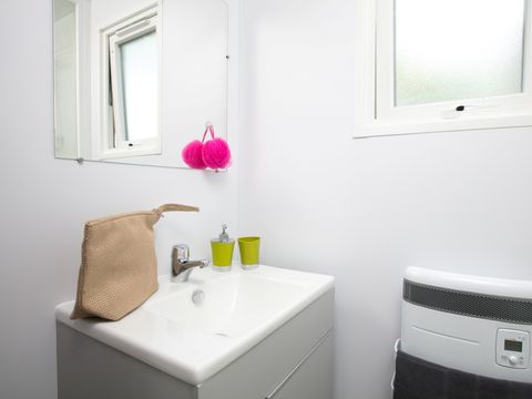 MOBILHOME 2 personnes - PREMIUM 23m² - 1ch - SDB/WC séparés - Lave vaisselle - Terrasse - TV