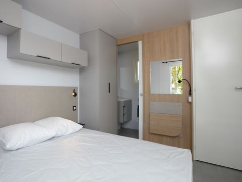 MOBILHOME 2 personnes - PREMIUM 23m² - 1ch - SDB/WC séparés - Lave vaisselle - Terrasse - TV