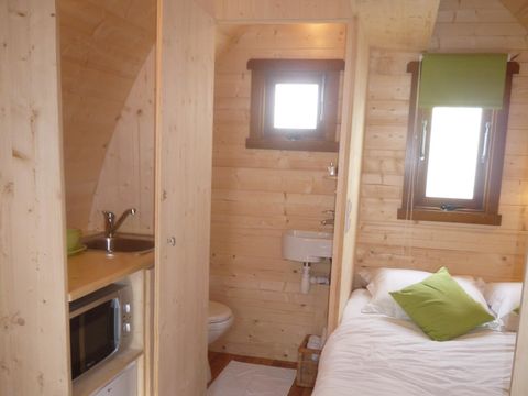 UNUSUAL ACCOMMODATION 4 people - FOREST CABIN without sanitary facilities