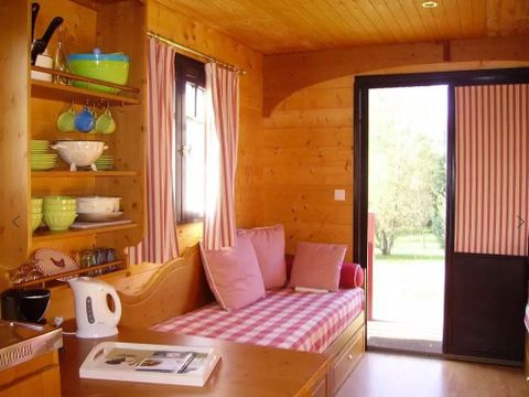 UNUSUAL ACCOMMODATION 5 people - Country caravan