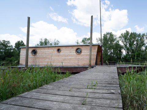 UNUSUAL ACCOMMODATION 5 people - Cabin dinghy with sanitary facilities