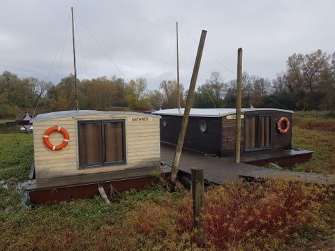 UNUSUAL ACCOMMODATION 5 people - Cabin dinghy with sanitary facilities