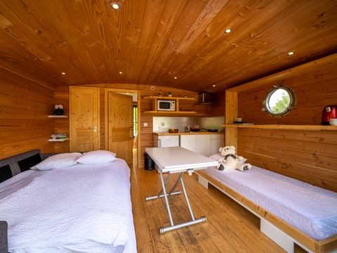 UNUSUAL ACCOMMODATION 5 people - Cabin dinghy with sanitary facilities