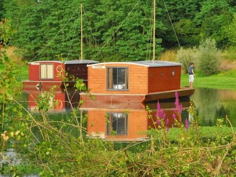 UNUSUAL ACCOMMODATION 5 people - Cabin dinghy at anchor with sanitary facilities