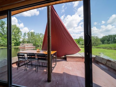 UNUSUAL ACCOMMODATION 4 people - Cabin dinghy 2 cabins docked