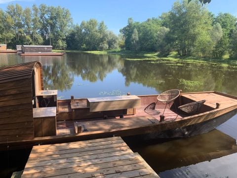 UNUSUAL ACCOMMODATION 2 people - Futreau boat