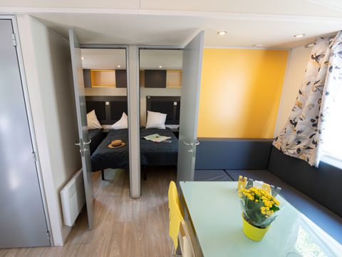 MOBILHOME 6 personnes - Standard Relax 33m² - 3 chambres + Terrasse avec Parasol