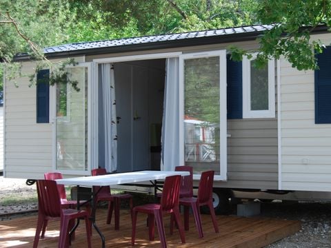 MOBILHOME 4 personnes - Standard Cocoon 28m² - 2 chambres + Terrasse avec Parasol