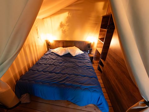 CANVAS AND WOOD TENT 5 people - Lodge Insolite Pinède 46m² - 2 bedrooms + Covered terrace + Plancha