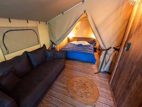 CANVAS AND WOOD TENT 5 people - Lodge Insolite Pinède 46m² - 2 bedrooms + Covered terrace + Plancha