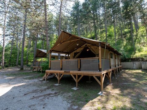 CANVAS AND WOOD TENT 5 people - Lodge Insolite Pinède 46m² - 2 bedrooms + Covered terrace + Plancha