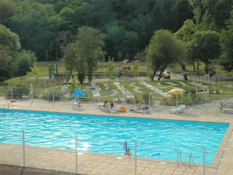 Camping Au Bois de Calais - Camping Corrèze - Afbeelding N°0