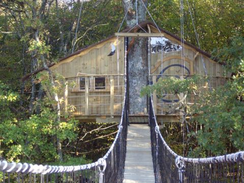 HÉBERGEMENT INSOLITE 2 personnes - CABANE dans les arbres