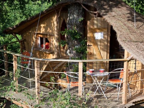 HÉBERGEMENT INSOLITE 2 personnes - CABANE dans les arbres