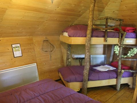 HÉBERGEMENT INSOLITE 4 personnes - CABANE dans les arbres