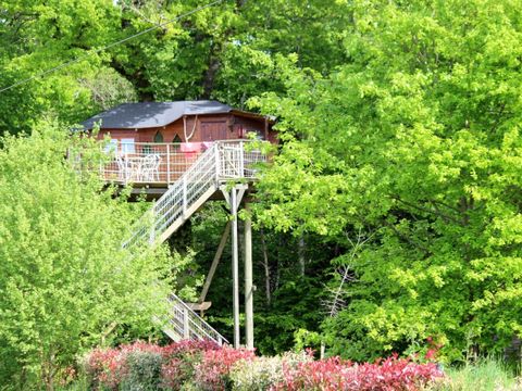 HÉBERGEMENT INSOLITE 4 personnes - CABANE dans les arbres