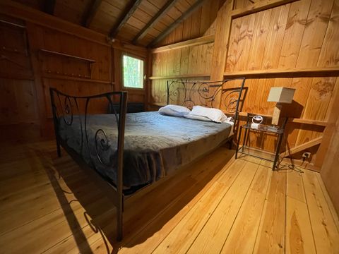 HÉBERGEMENT INSOLITE 6 personnes - Cabane perchée familiale avec jacuzzi dans les bois 1/6 pers